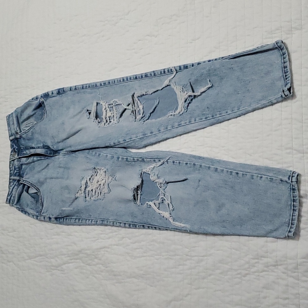 Juniors size 3/26, ripped, barrel fit jeans